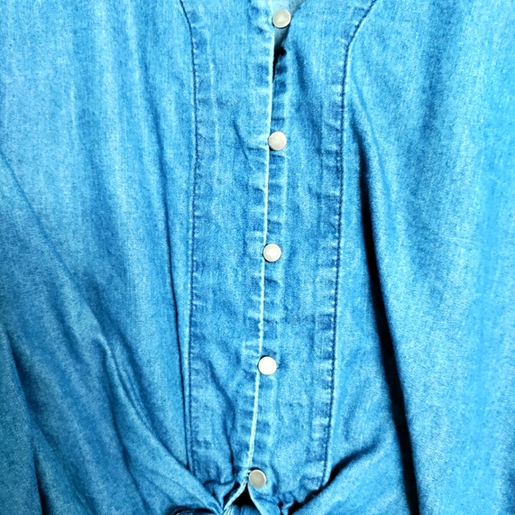 Express casual denim tie front top in x small - Picture 2 of 3